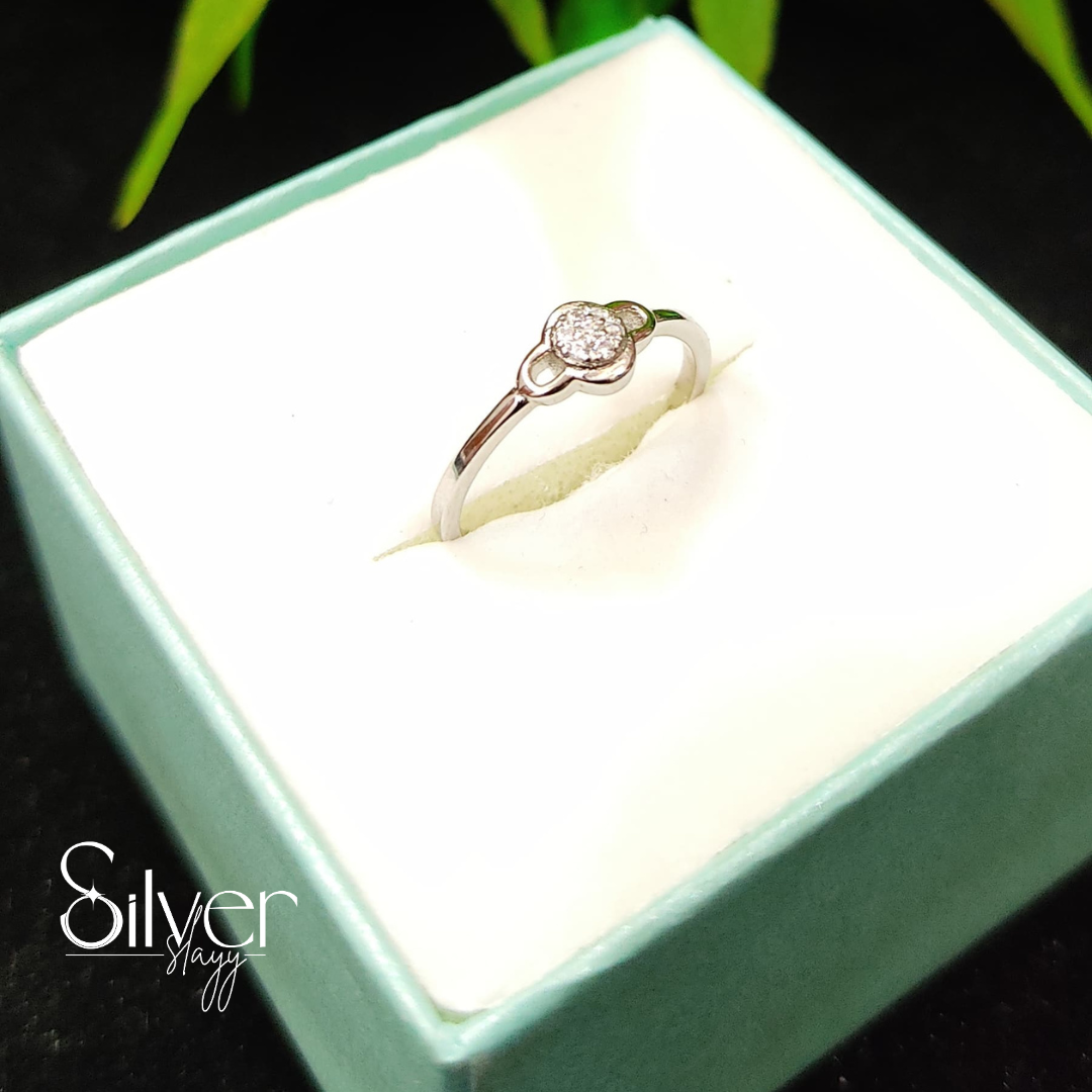 Clover Ring β Delicate & Minimalist Jewelry for Women