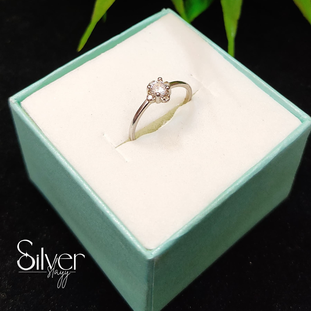 Solitaire Ring ā Minimalist & Elegant Jewelry for Women
