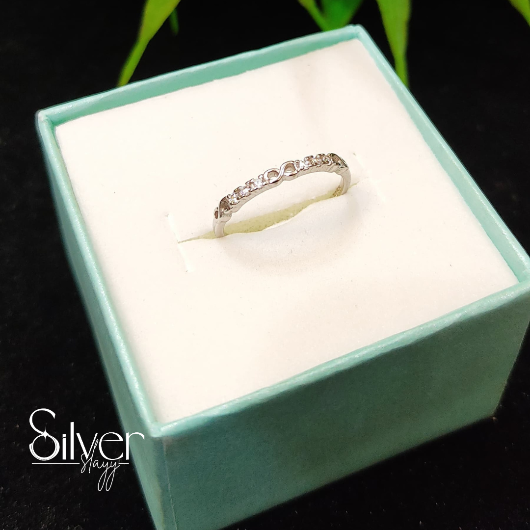 Infinity Ring ā Minimalist & Elegant Jewelry for Women