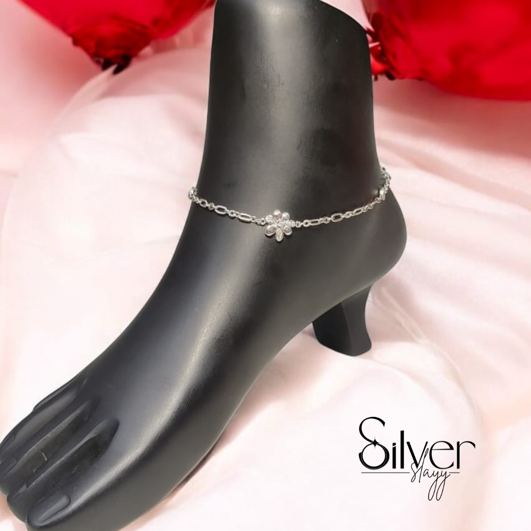 Italian 92.5% Silver Floral Charm Anklet β Elegant & Minimalist (10.25 Inches)
