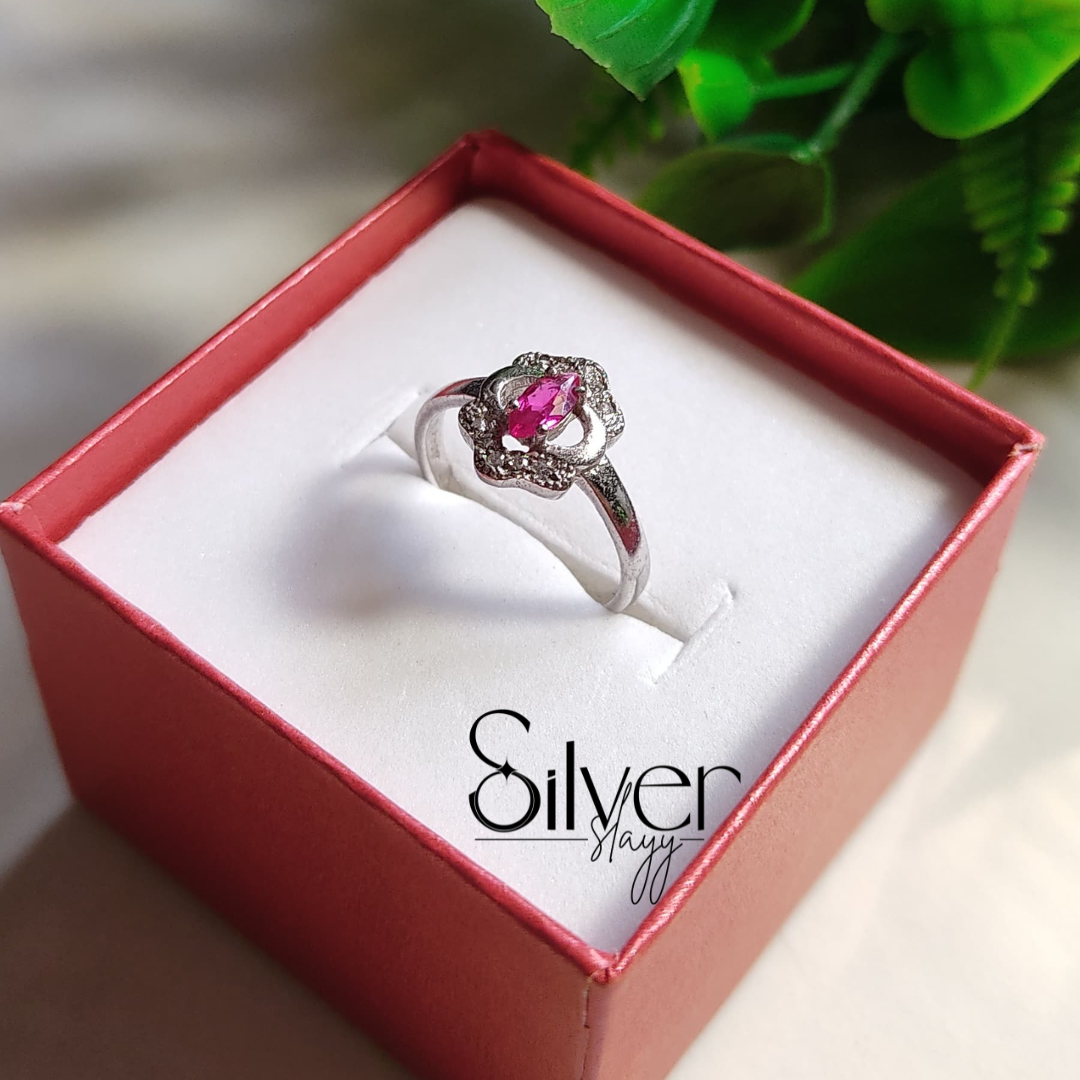 Floral Ring with Pink Gemstone – Elegant Women’s Jewelry for Special Occasions