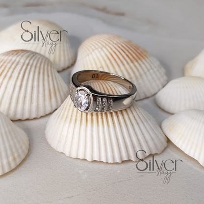 Men's 925 Sterling Silver Ring with Oval Crystal Centerpiece and Pavé Side Accents – Elegant and Refined