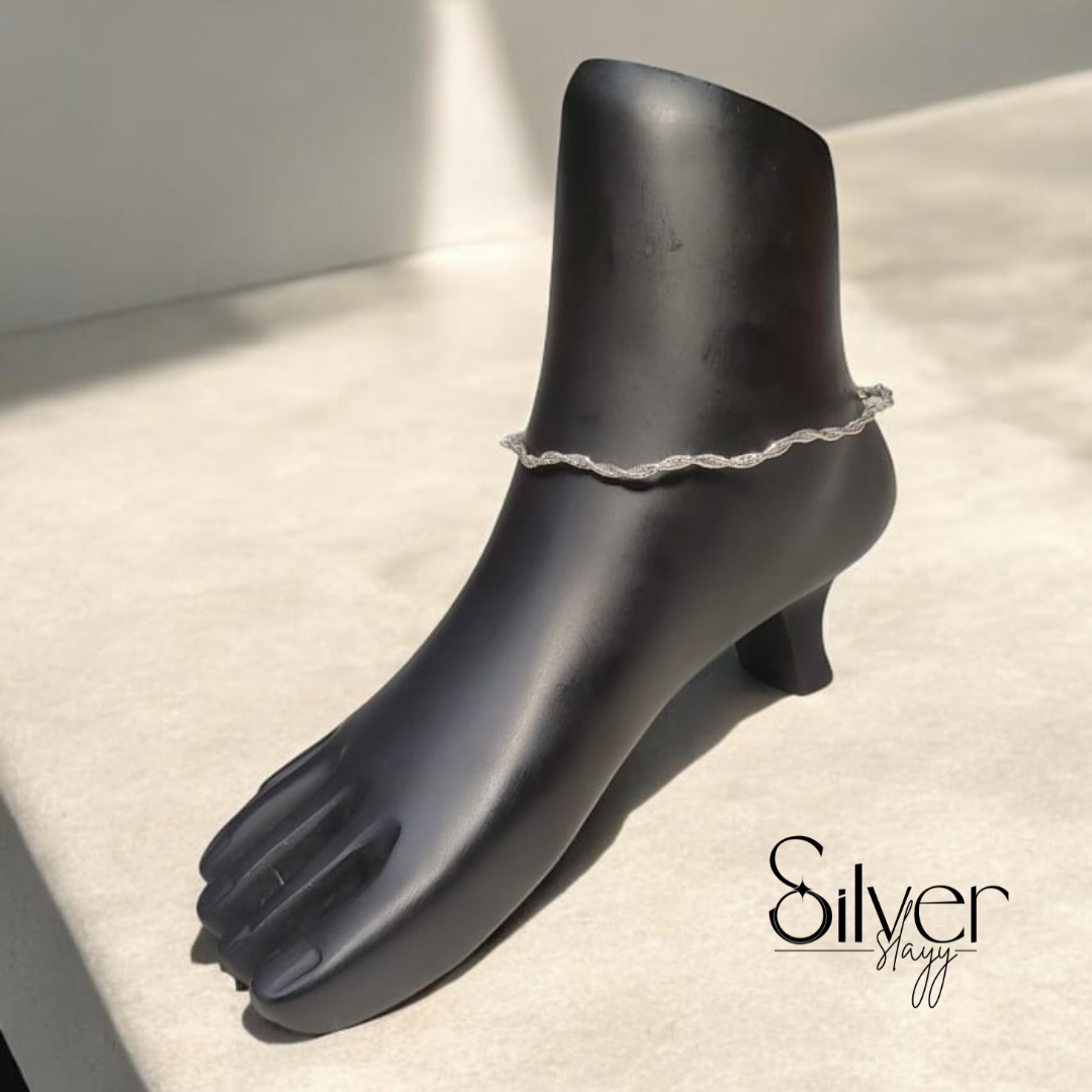 Italian 92.5% Silver Wavy Chain Anklet – Elegant & Minimalist (10.25 Inches)