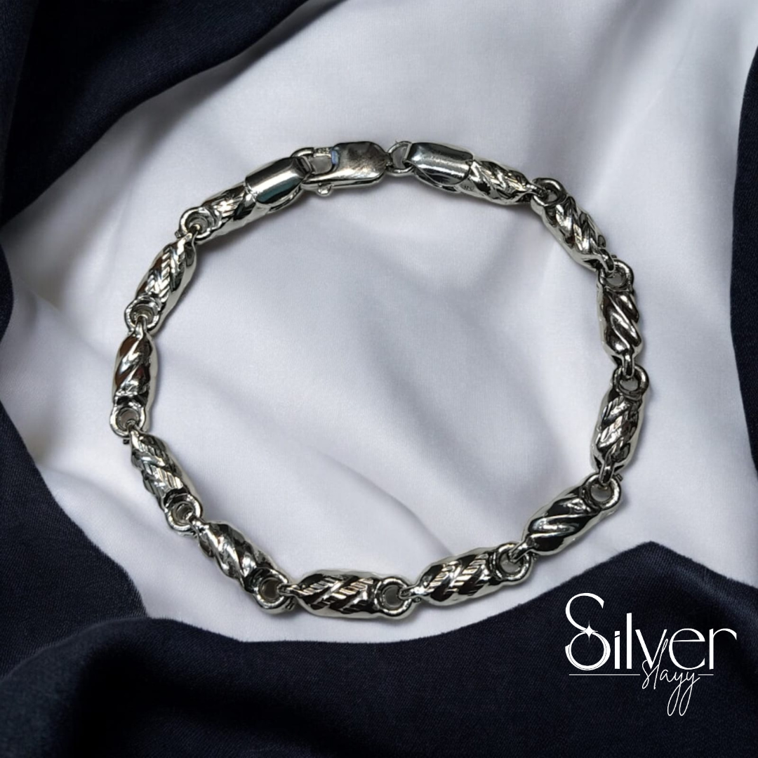 Men's Twisted Link Silver Bracelet - Bold and Stylish Accessory