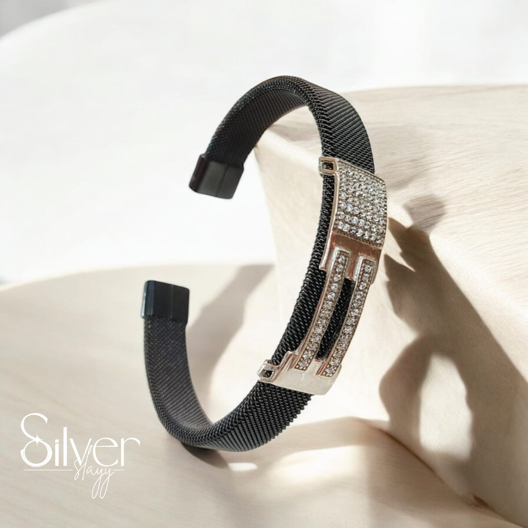 Men's Adjustable Black Mesh Bracelet - Sleek and Elegant Design