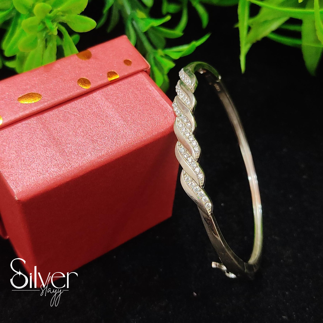 Sterling Silver Oval Kada Bracelet for Women – Blend of Tradition and Elegance