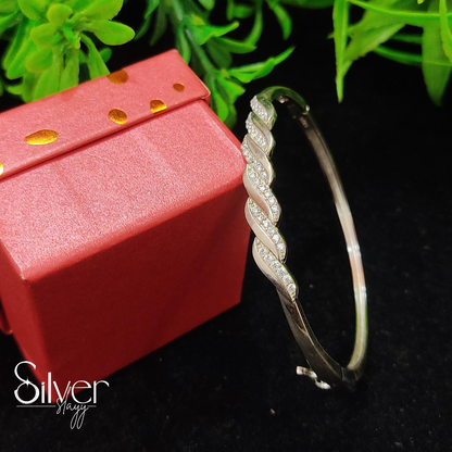 Sterling Silver Oval Kada Bracelet for Women – Blend of Tradition and Elegance