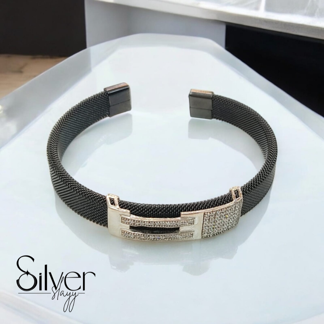Men's Adjustable Black Mesh Bracelet - Sleek and Elegant Design