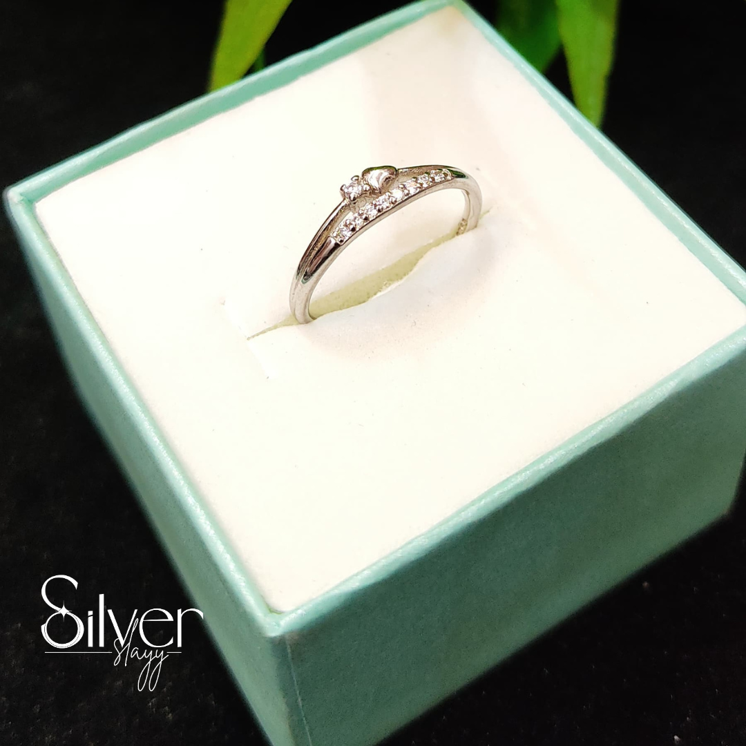 Sterling Silver Heart Band Ring – Minimalist & Romantic Jewelry for Women