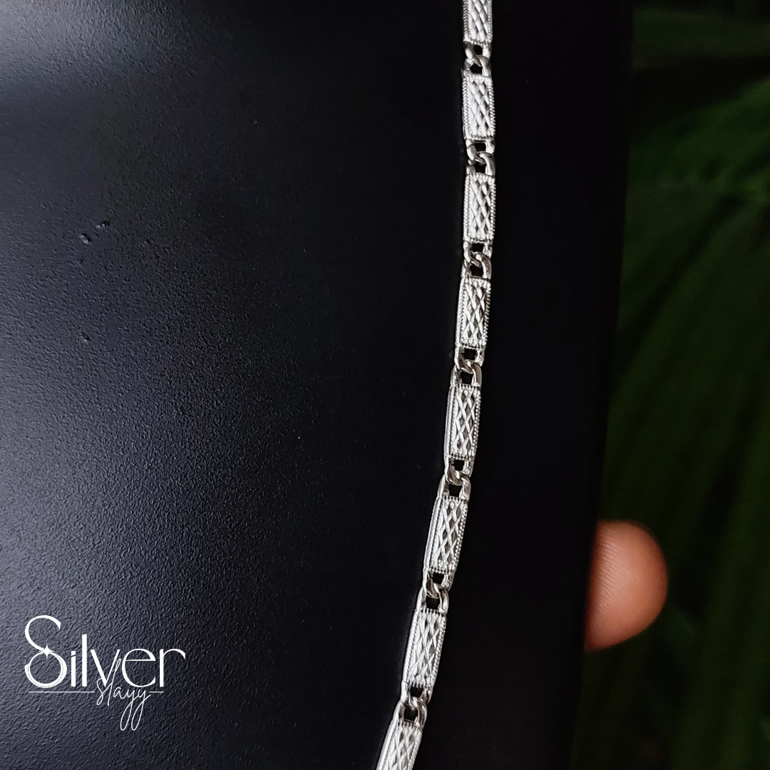 Men's Intricately Designed Silver Chain - Sophisticated and Unique Accessory
