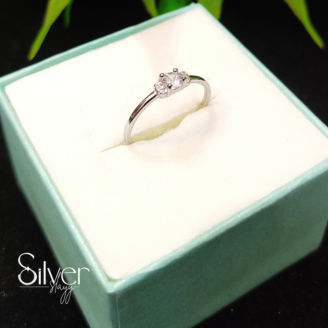 Three-Stone Ring – Classic & Elegant Jewelry for Women