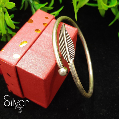 Exquisite Oval-Shaped 925 Silver Kada for Women – Perfect Blend of Tradition and Style