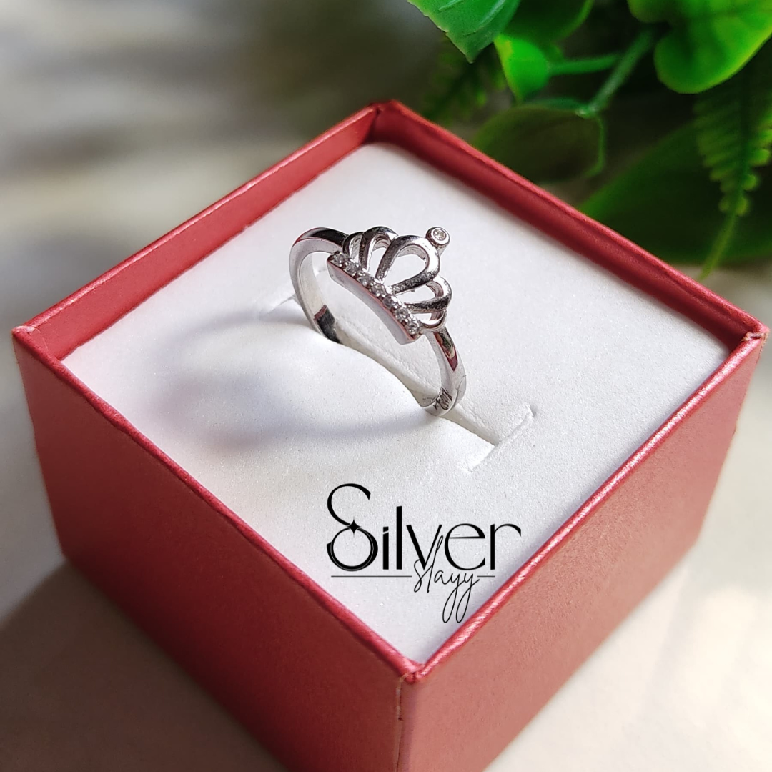 👑 Crown Ring – Dainty Princess Tiara Ring for Women & Girls