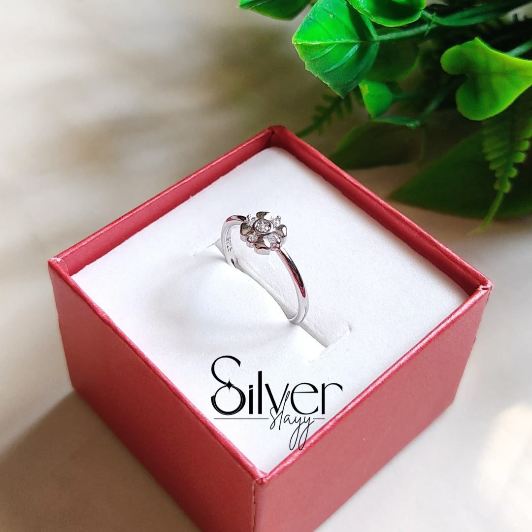 🌸 Floral Ring - Classic Elegant Women's Ring for Daily Wear & Gifting