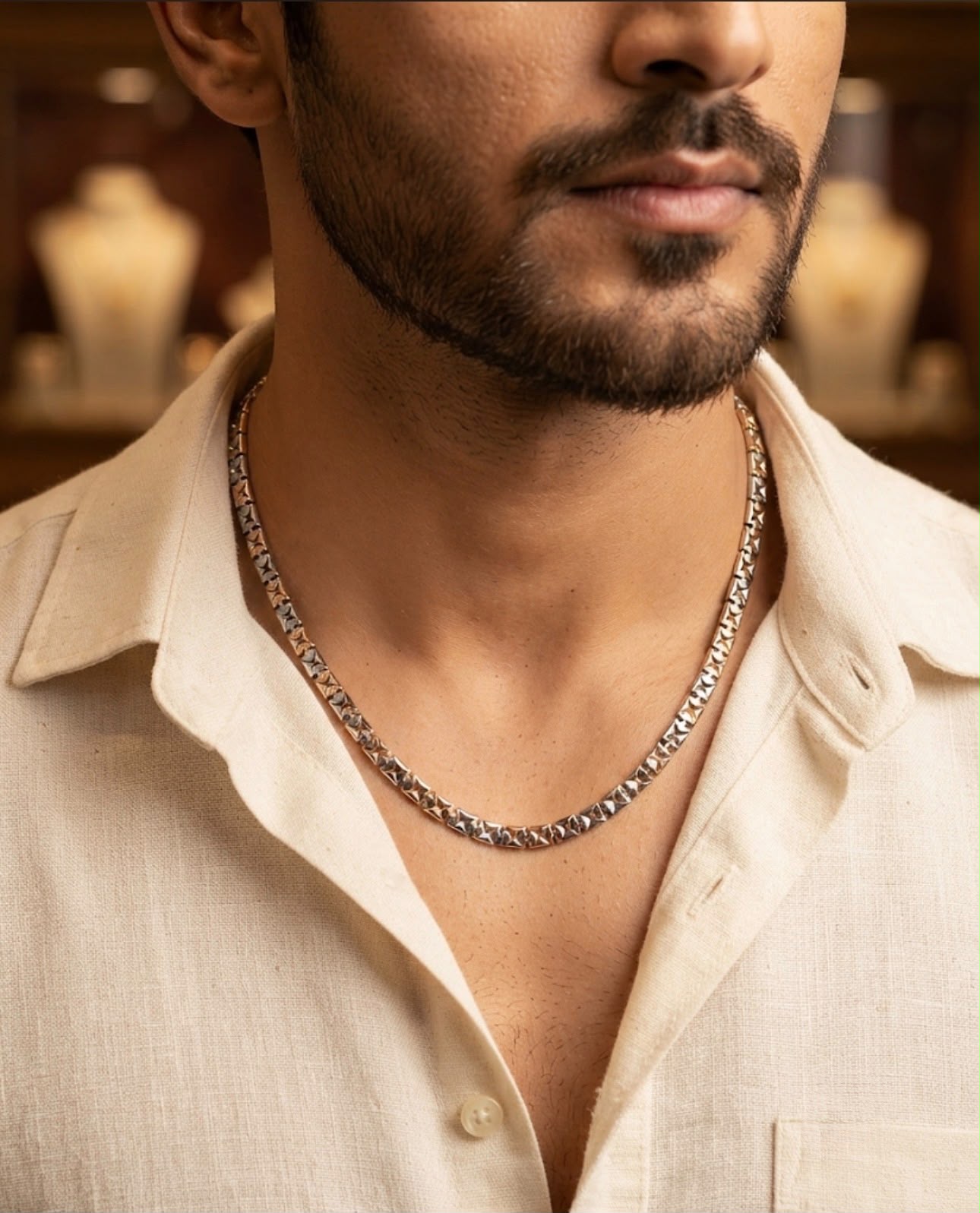 Close-up of a 925 sterling silver chain with faceted diamond-cut links worn around a man's neck with an open-collar shirt.