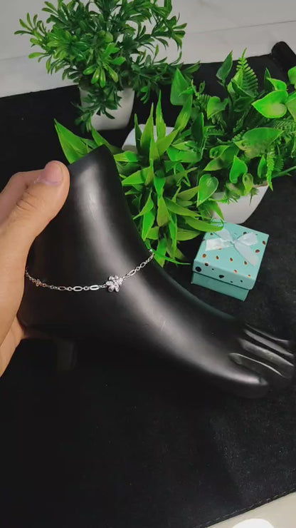 925 Sterling Silver Floral Charm Anklet – Elegant Chain Design