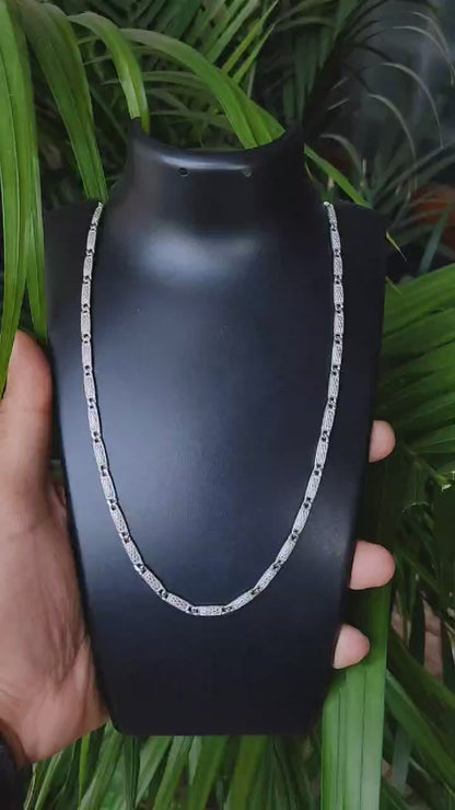 Men's Intricately Designed Silver Chain - Sophisticated and Unique Accessory