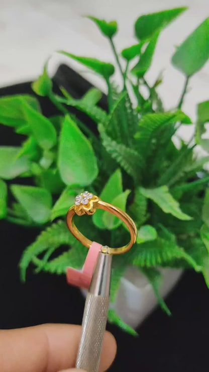 Gold-Plated Floral Ring – Elegant Crystal Blossom Design