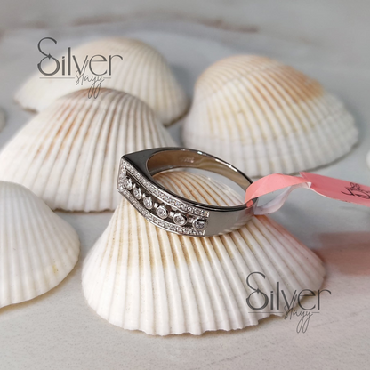 Men's 925 Sterling Silver Ring with Row of Round Crystals – Unique and Contemporary Style